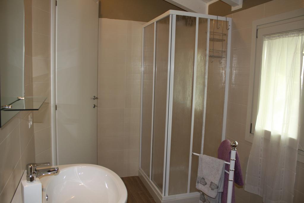 Il Cortile Friendly House Otel Borgomanero Oda fotoğraf