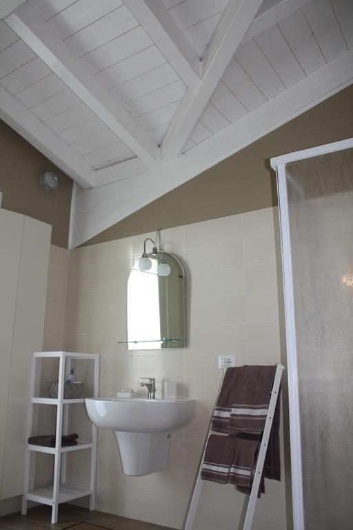 Il Cortile Friendly House Otel Borgomanero Oda fotoğraf